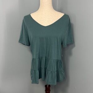 NWT Green Envelope Women’s Green Tiered Top Sz L